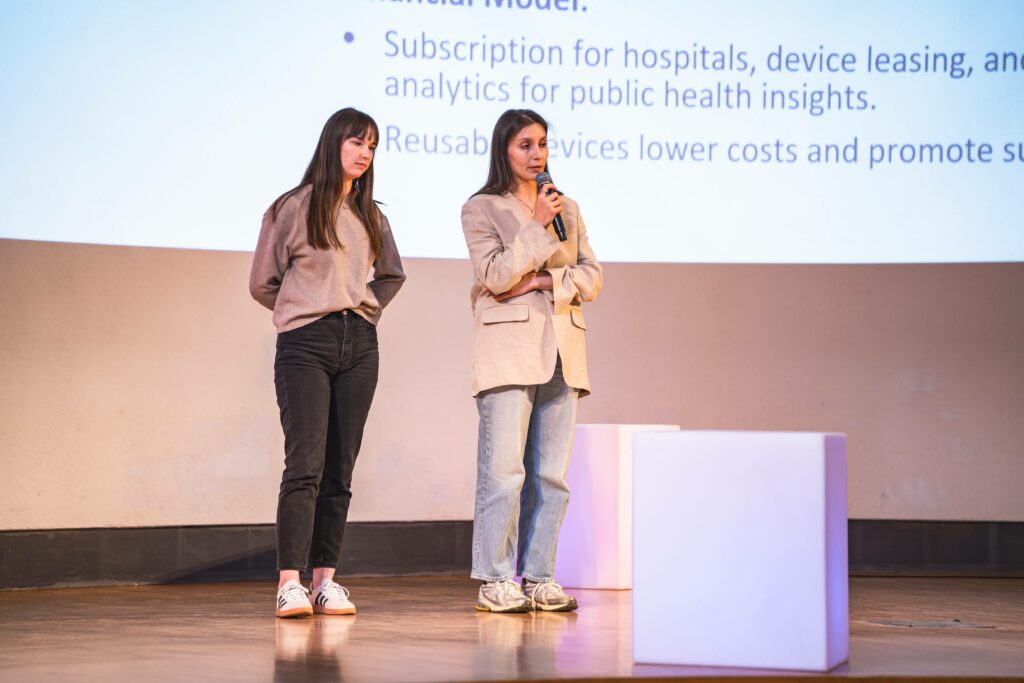 Biluminate during pitching